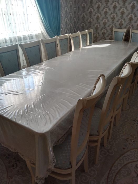 Б/у Гостинный стол деревянный