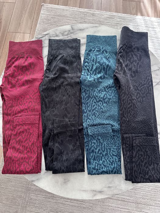 Vand colanti gymshark,250 lei 4 perechi sau 70 lei o pereche.