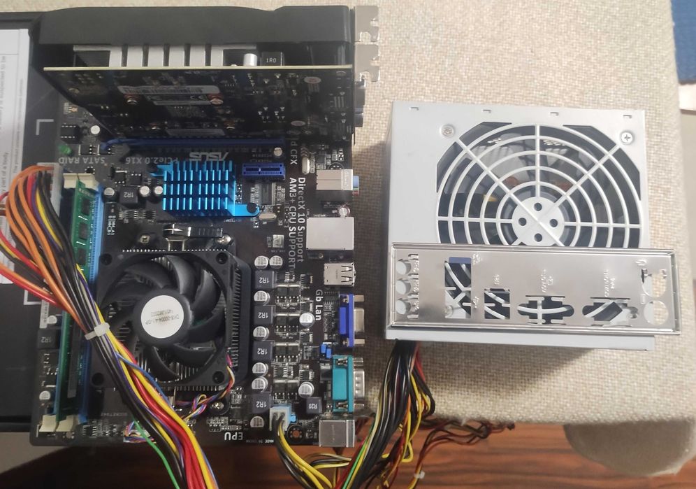 Kit placa + procesor FX6300 + 8GB DDR3 RAM + sursa 350W