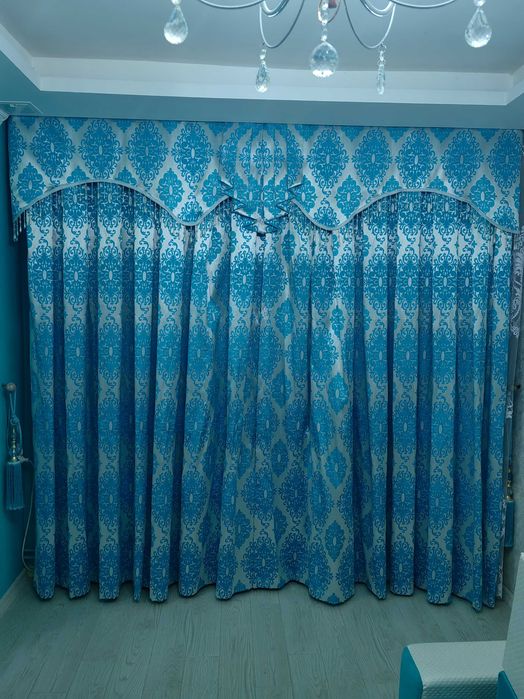 Draperii/decor albastru, argintiu pt 2 geamuri, cusute pe dublu jumate, gata de utilizare