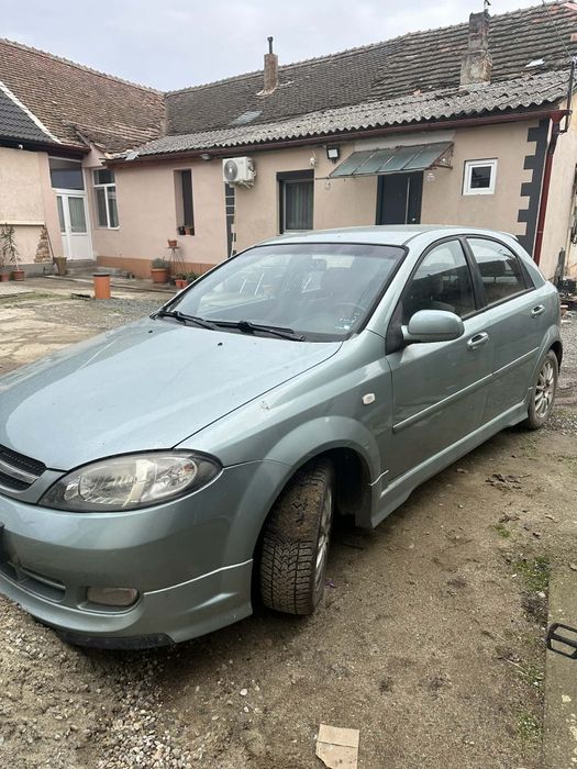 Vând chevrolet lacetti