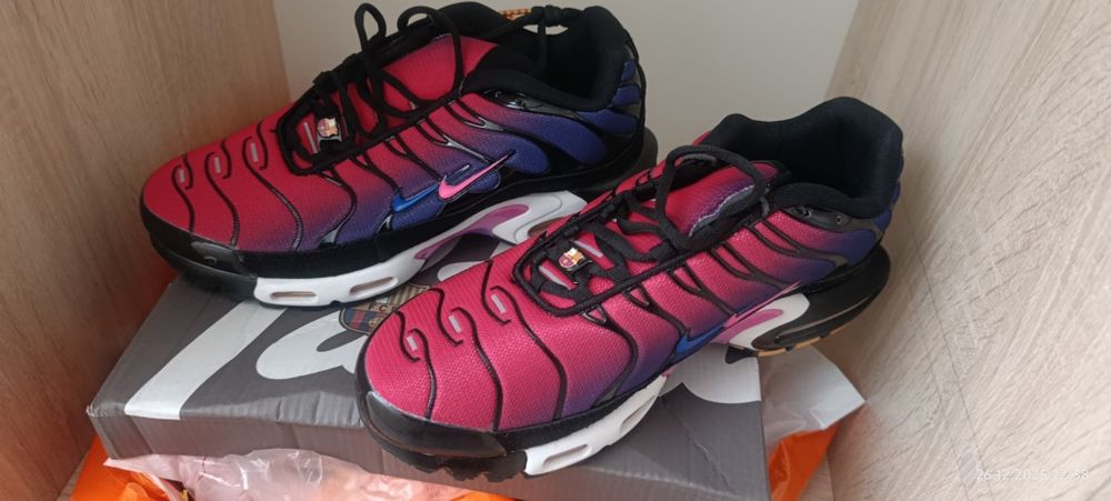 Продам кроссовки