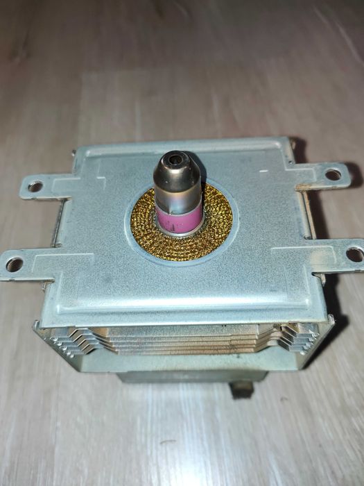 Магнитрон за микровълнова