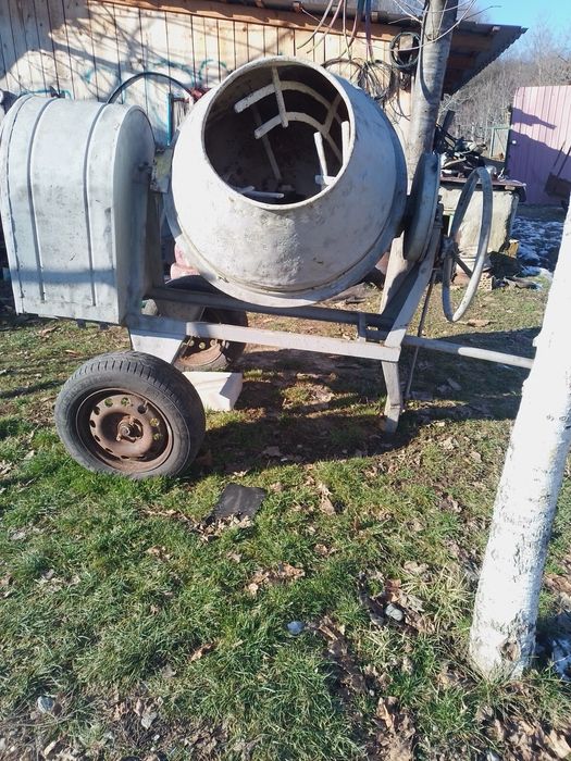 Se vinde betonieră.