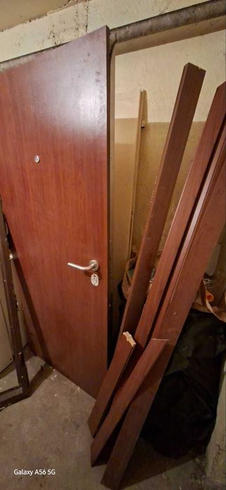 Продавам входна врата