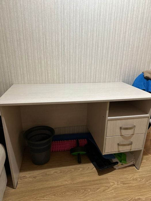 Письменный стол