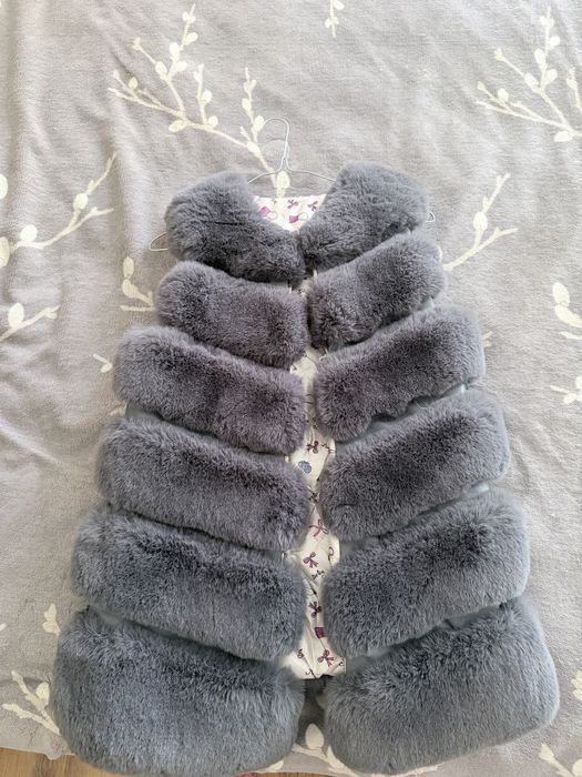 Продам меховую жилетку