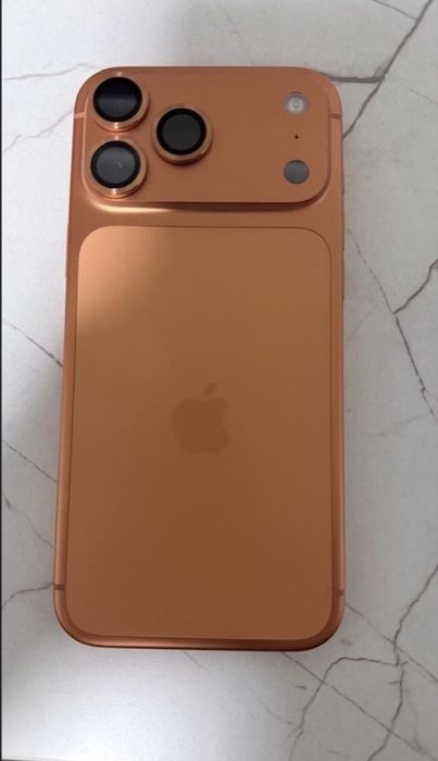 Нашел айфон 17 ,чей?