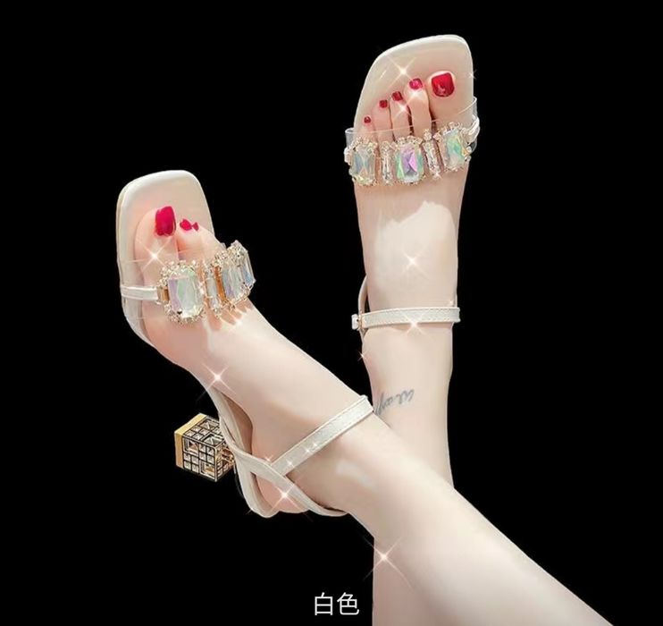 Кроссовки и туфли