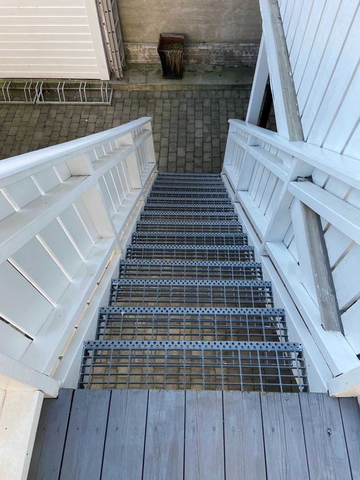 Trepte metalice zincate 1000×240 mm – 30×30mm, zincare la cald