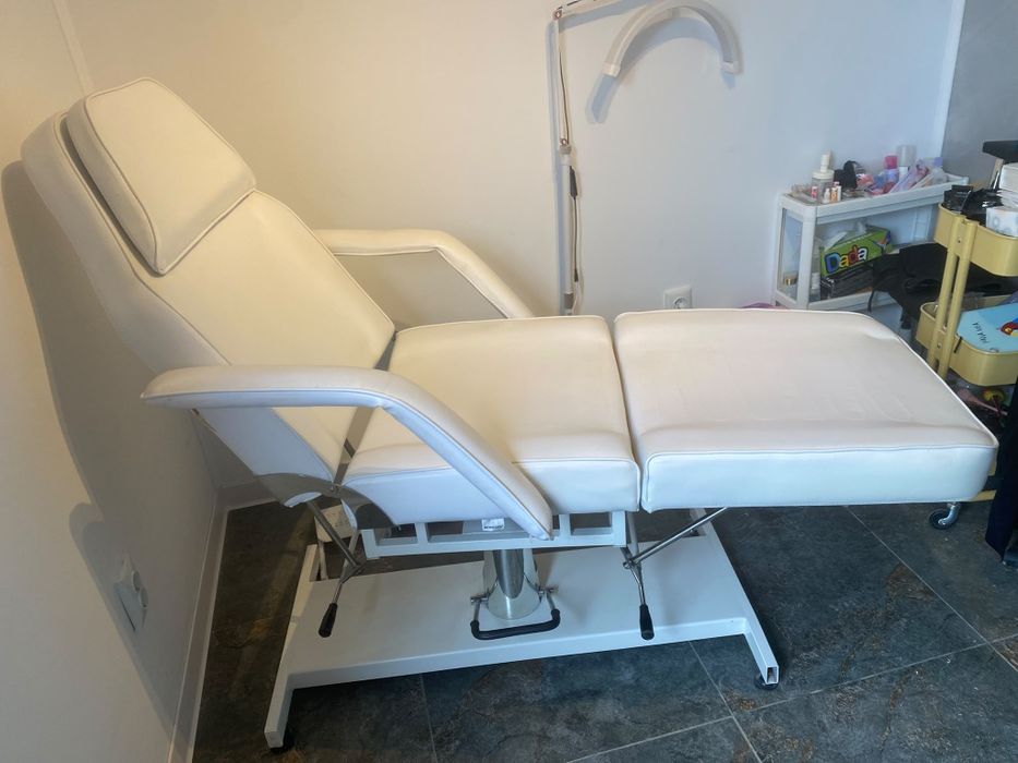 Vând pat cosmetica/masaj/pedichiura/gene