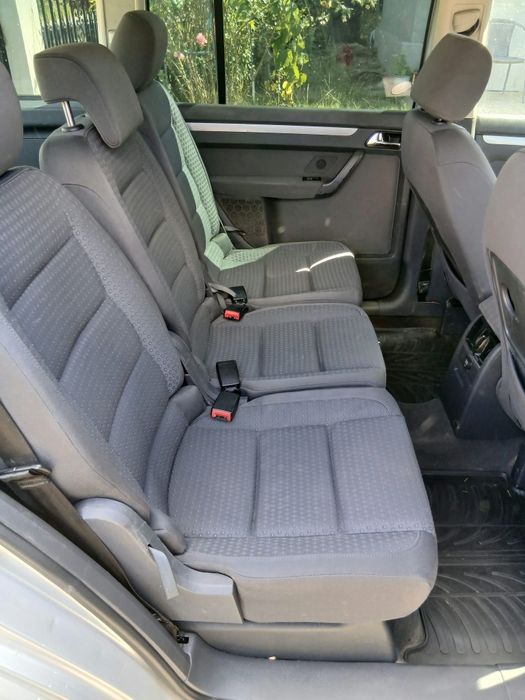 Vând Volkswagen Touran
