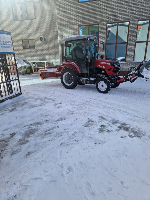 Трактор снегоуборочный