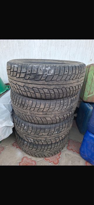 Резина зимние  на авто