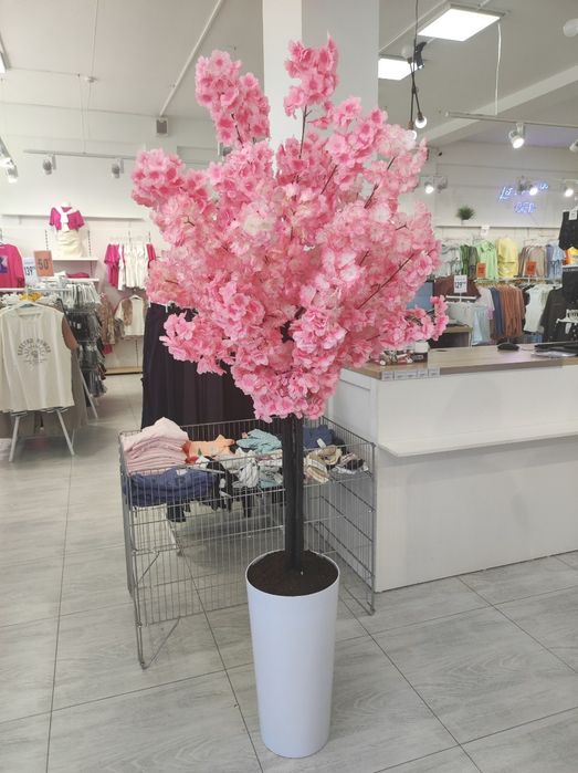 Искусственные деревья в горшках в большом ассортименте