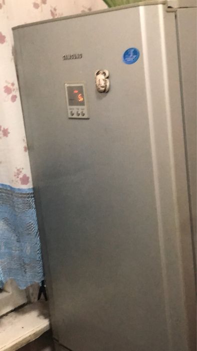 Холодильник Samsung