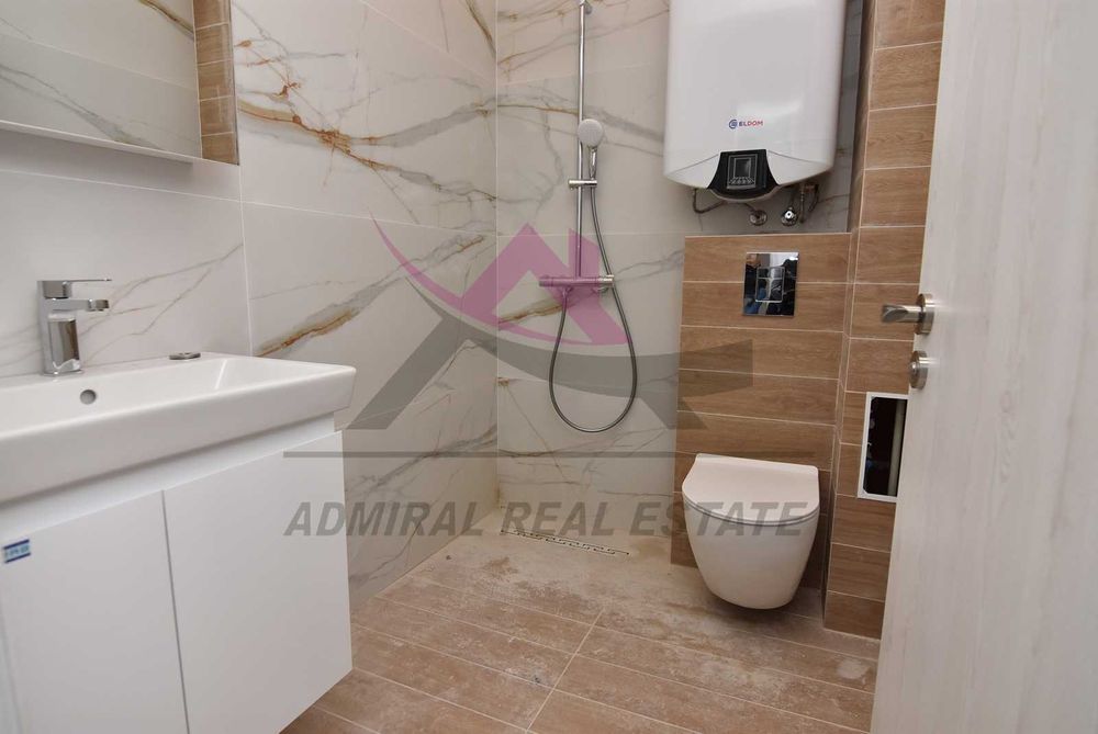 Атрактивен -двустаен -Младост