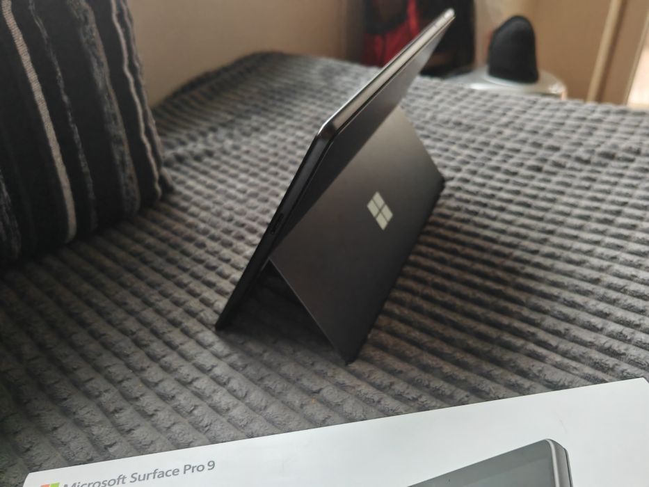 Microsoft Surface Pro 9 1tb hard 16gbram