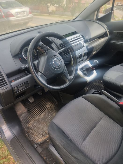 Vând mazda5.  7 locuri