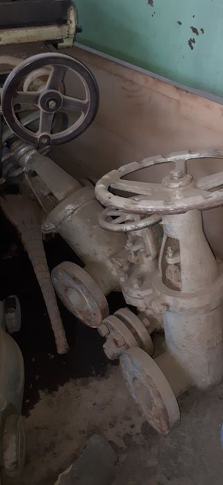 Задвижки литье стальные ручные.