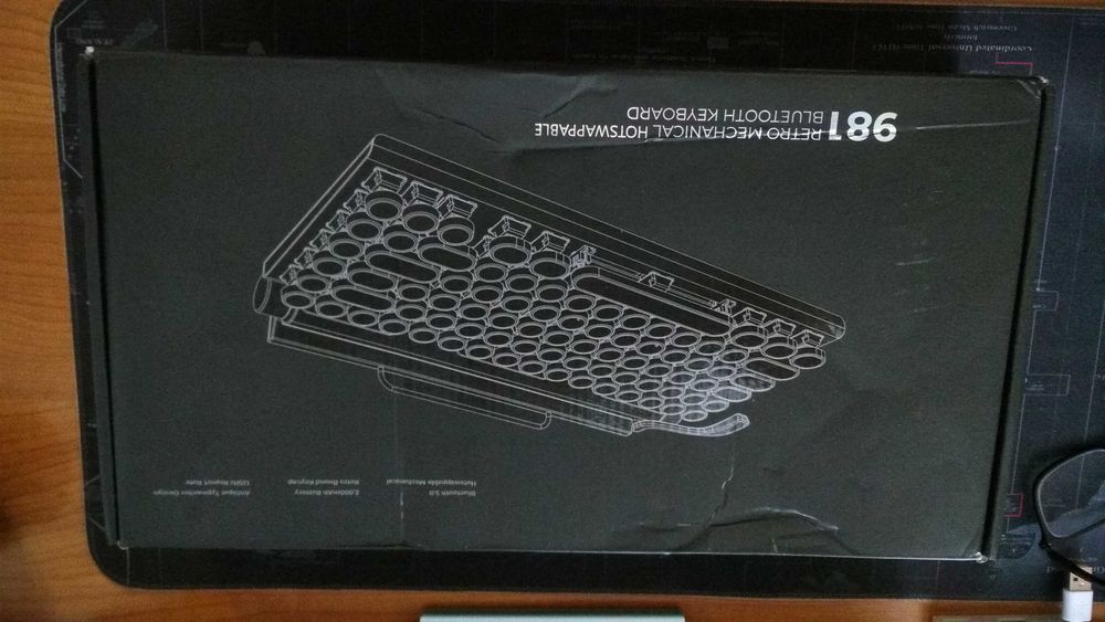 Ретро клавиатура тип - пишеща машина