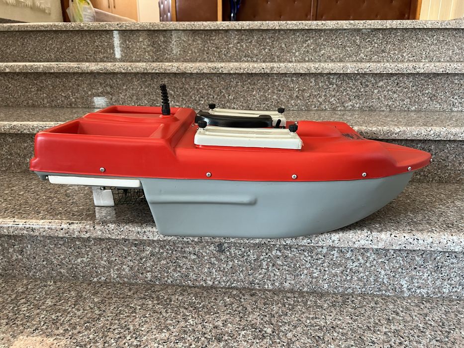 Лодка за захранка ZONDA