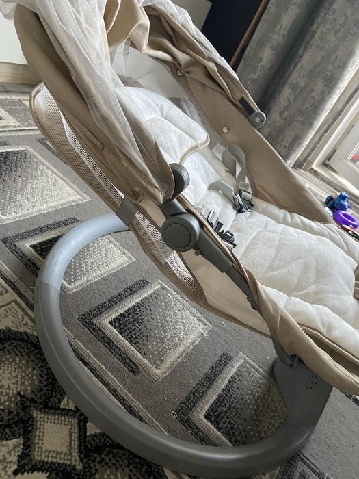 Шезлонг новый продам