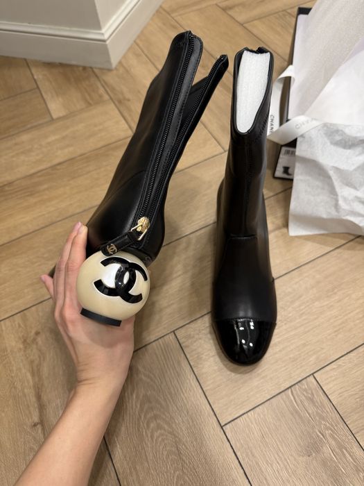 Сапоги Шанель с жемчужным каблучком