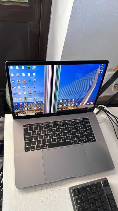 Macbook Pro 15 , I7 quad core  16 GB ram, A1707