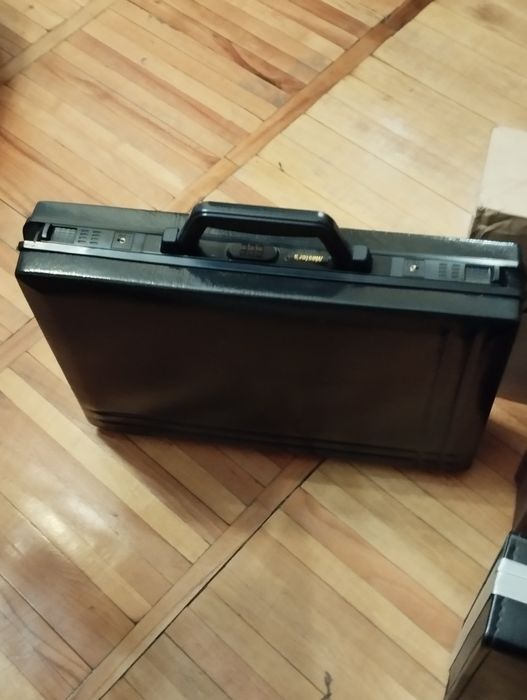 Дипломаты разные модели