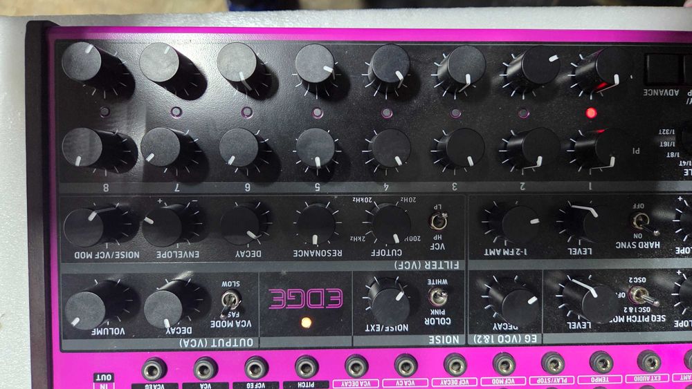 Sintetizator de percuție analogică Behringer Edge