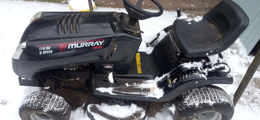 Vând tractoras tuns iarba Murray 110/96, 5 viteze