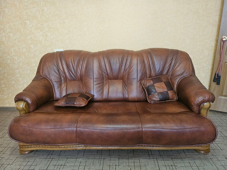 Уголок (диван и два кресла)