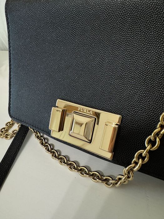 Черна кожена чанта Furla