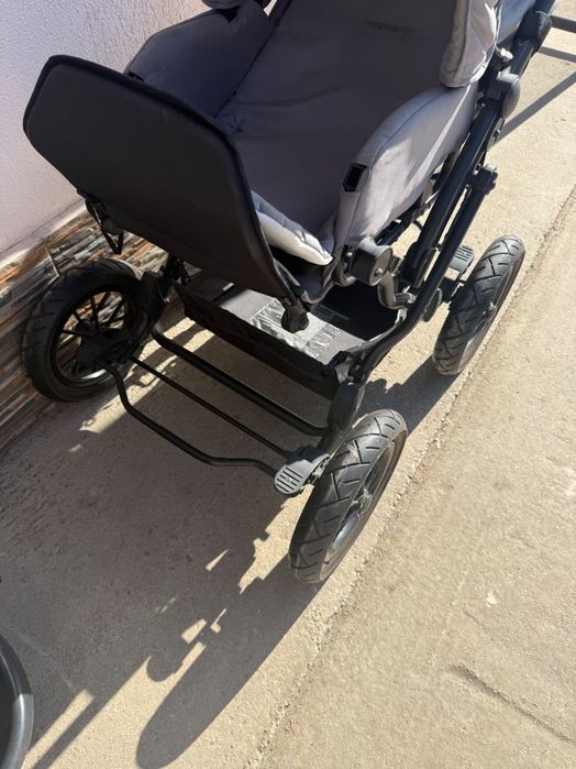 Carucior cu roti mari