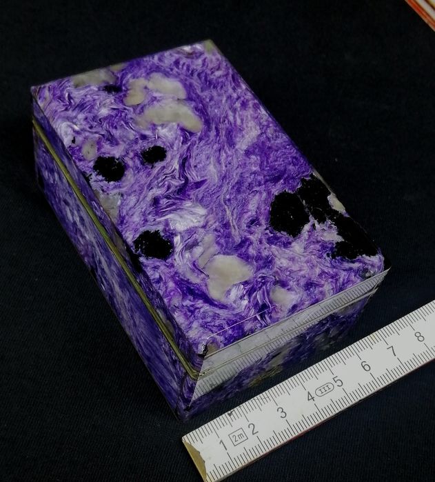 Шкатулка чароитовая