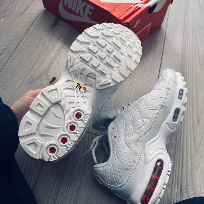 Nike Air Max Plus noi 39,5
