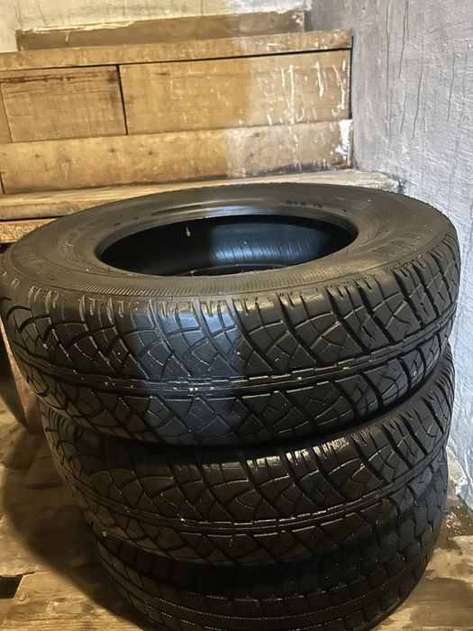 Продам шины буу срочна 25000торг есть