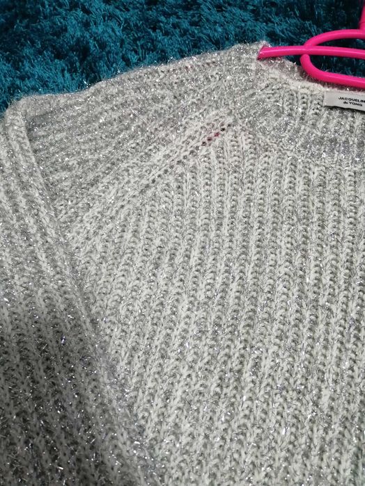 Дамски пуловер блестящ