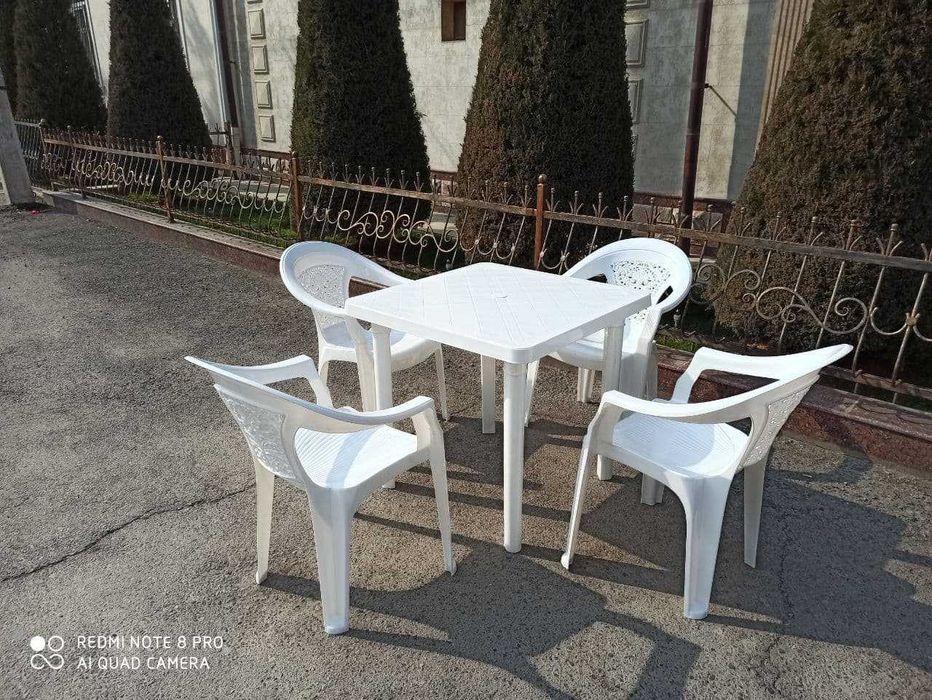 Качественные столы со стульями в комплекте для дачи и кафе