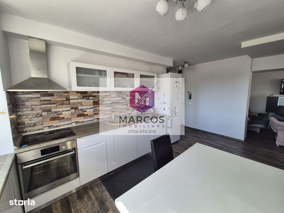 Vand apartament in centru