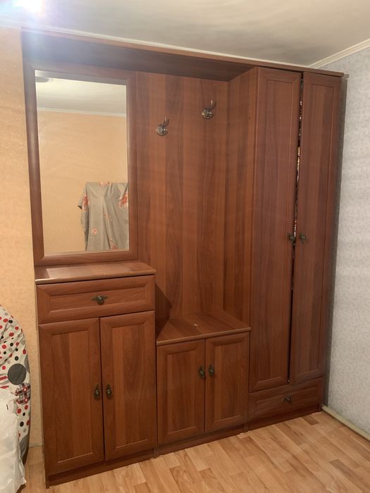 Продам шкаф в прихожую в отличном состоянии