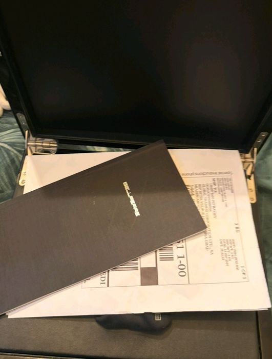 Vertu Signature S – луксозен телефон, злато, сапфир, рубин