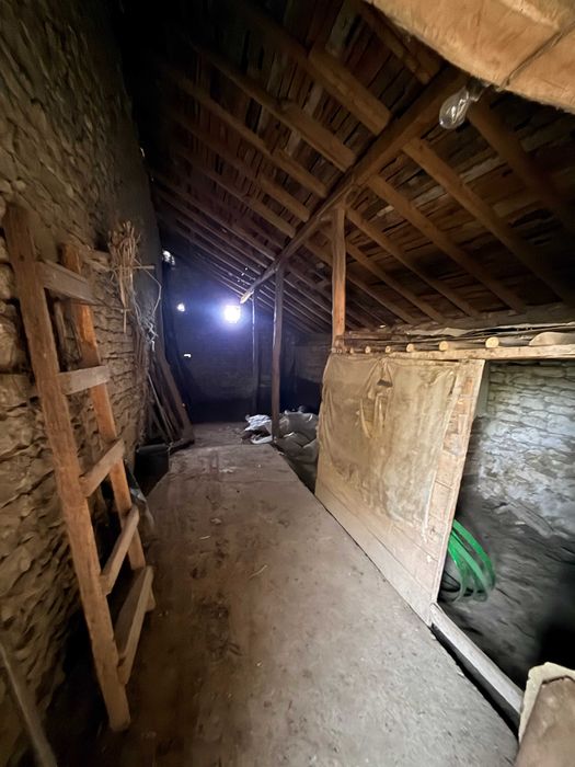 Къща с двор в с.Здравец