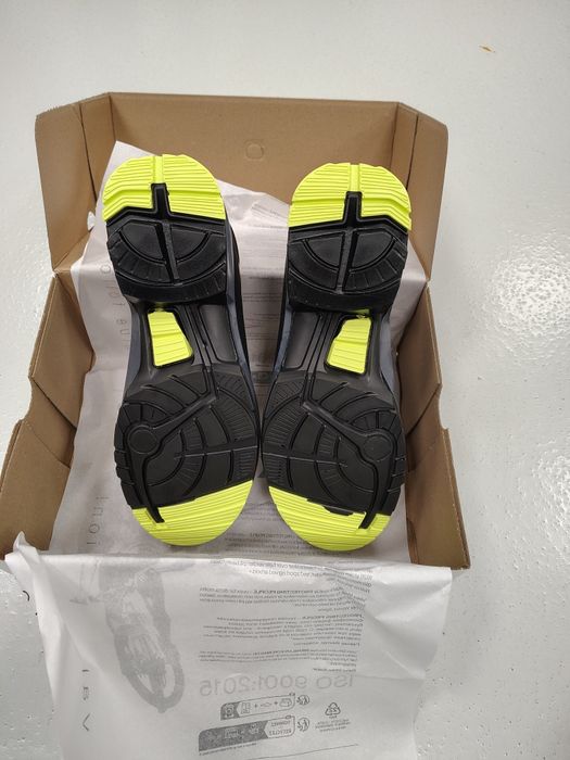 Bocanci Uvex marimea 44 negru