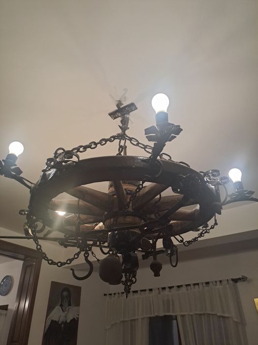 Vand lustre din roti de caruta autentice si fier forjat