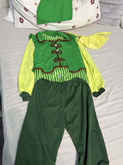 Costum serbare culoare verde cu galben