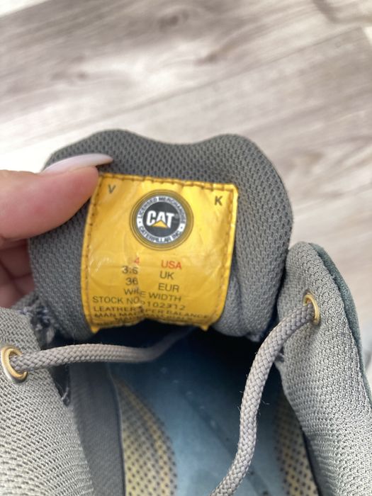 Кроссовки классические