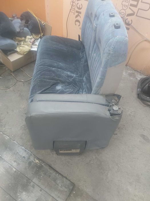 Продам чехлы еа сиденья делика