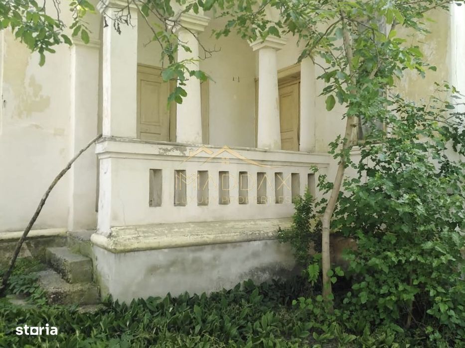 Casa traditionala cu potential**Teren 1712 MP**in Centrul IANCA //OLT
